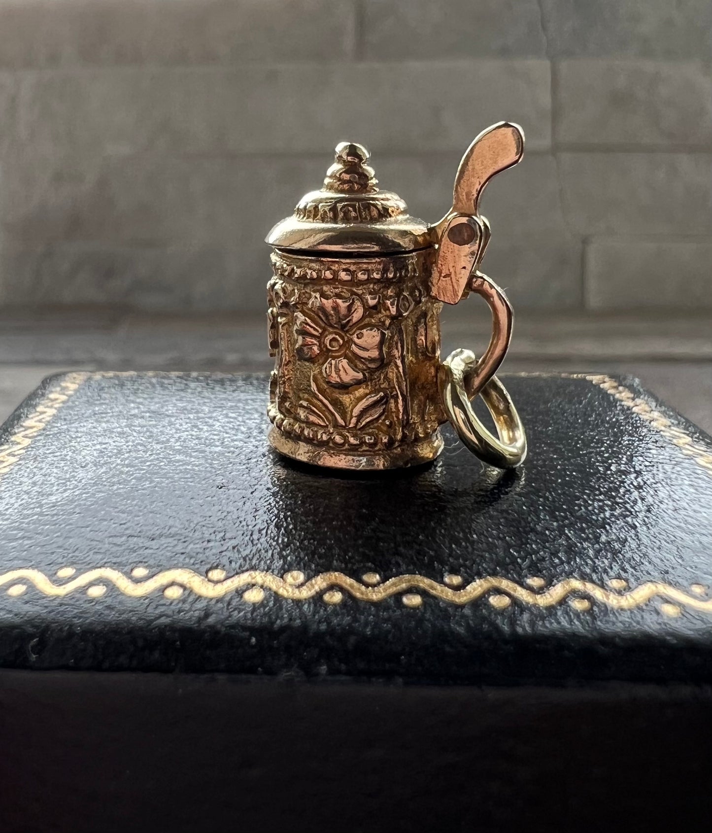 Vintage 9ct Gold Opening Beer Stein Charm