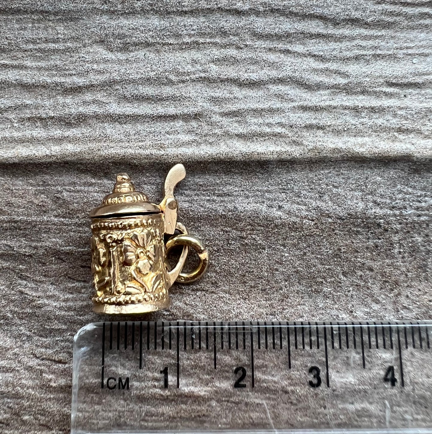 Vintage 9ct Gold Opening Beer Stein Charm