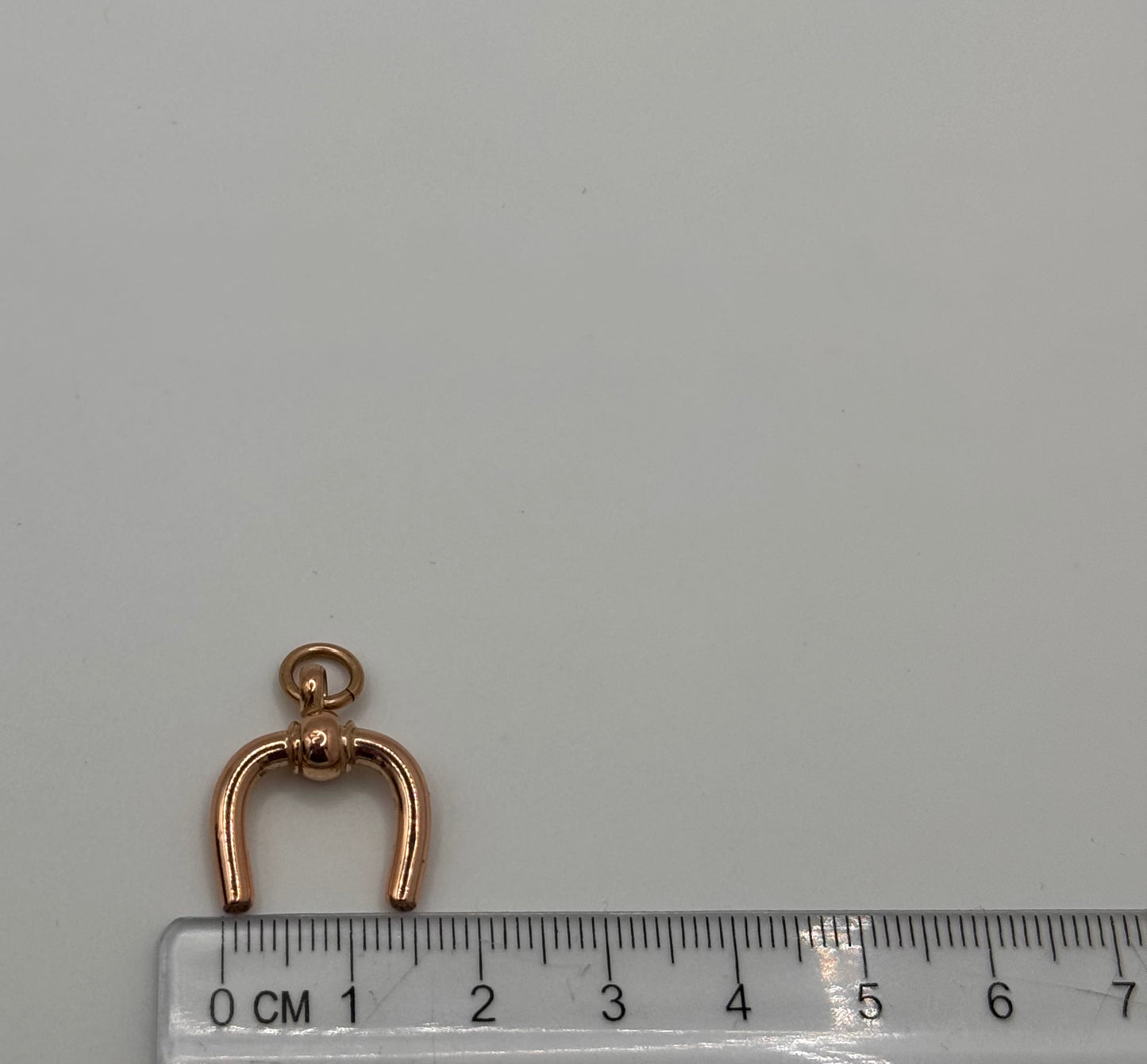 9ct Gold T-bar Horseshoe Pendant 3