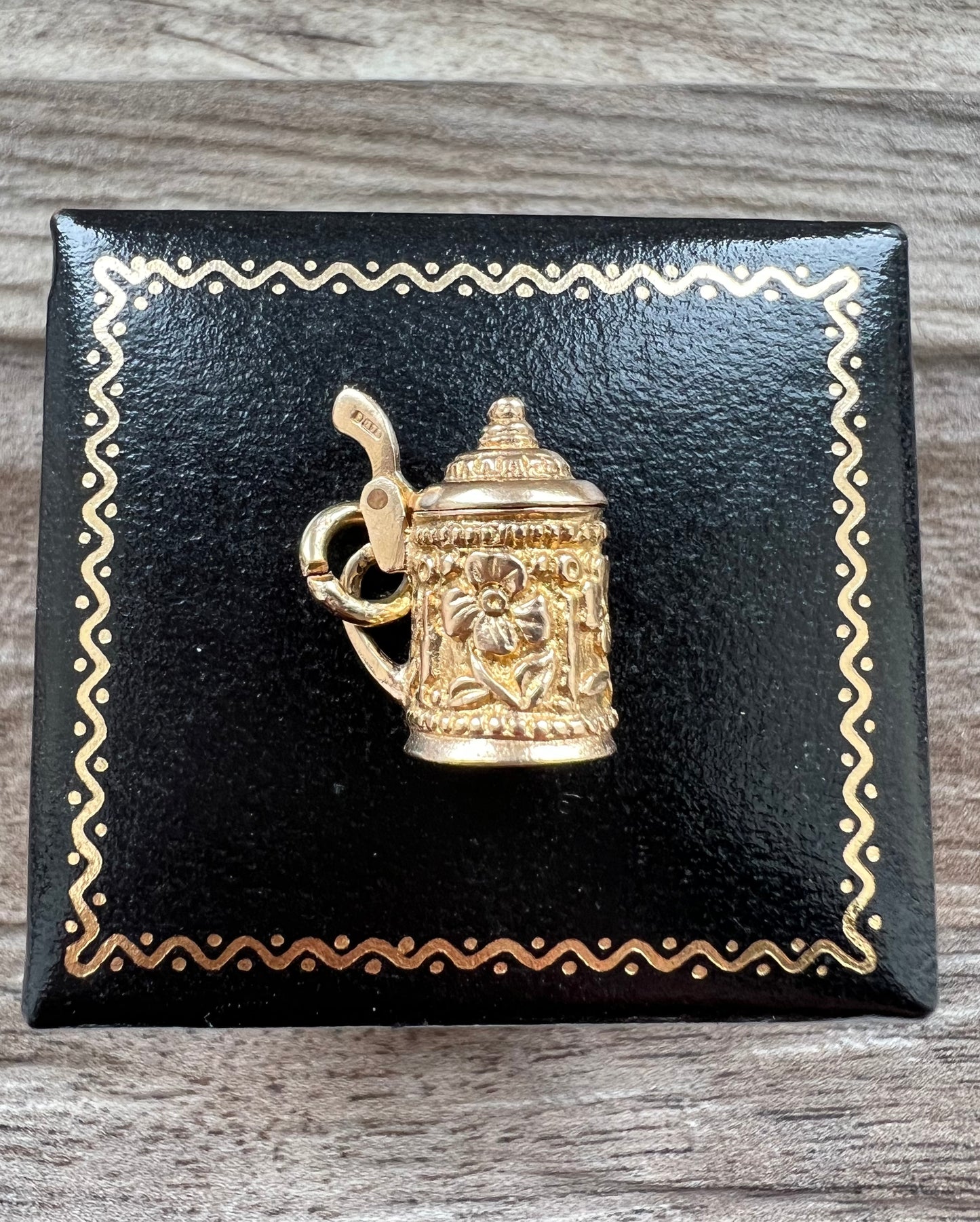 Vintage 9ct Gold Opening Beer Stein Charm