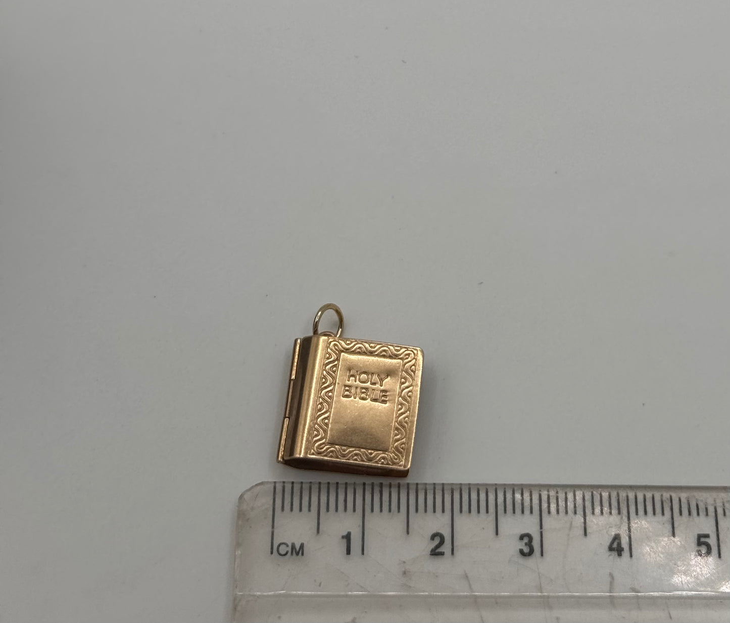 Vintage 9ct Gold Opening Bible Charm