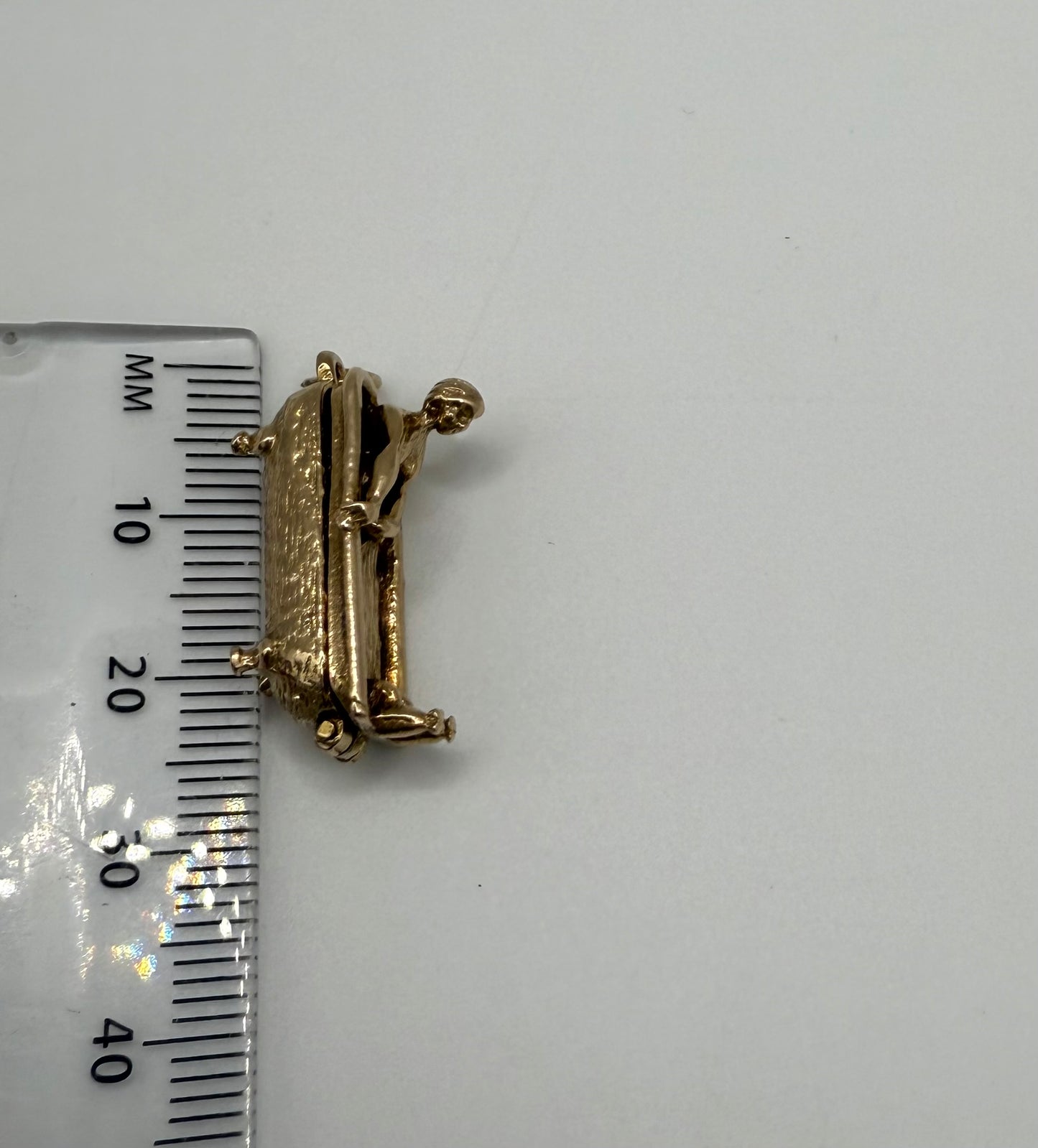 Vintage 9ct Gold Opening Lady in Bath Charm