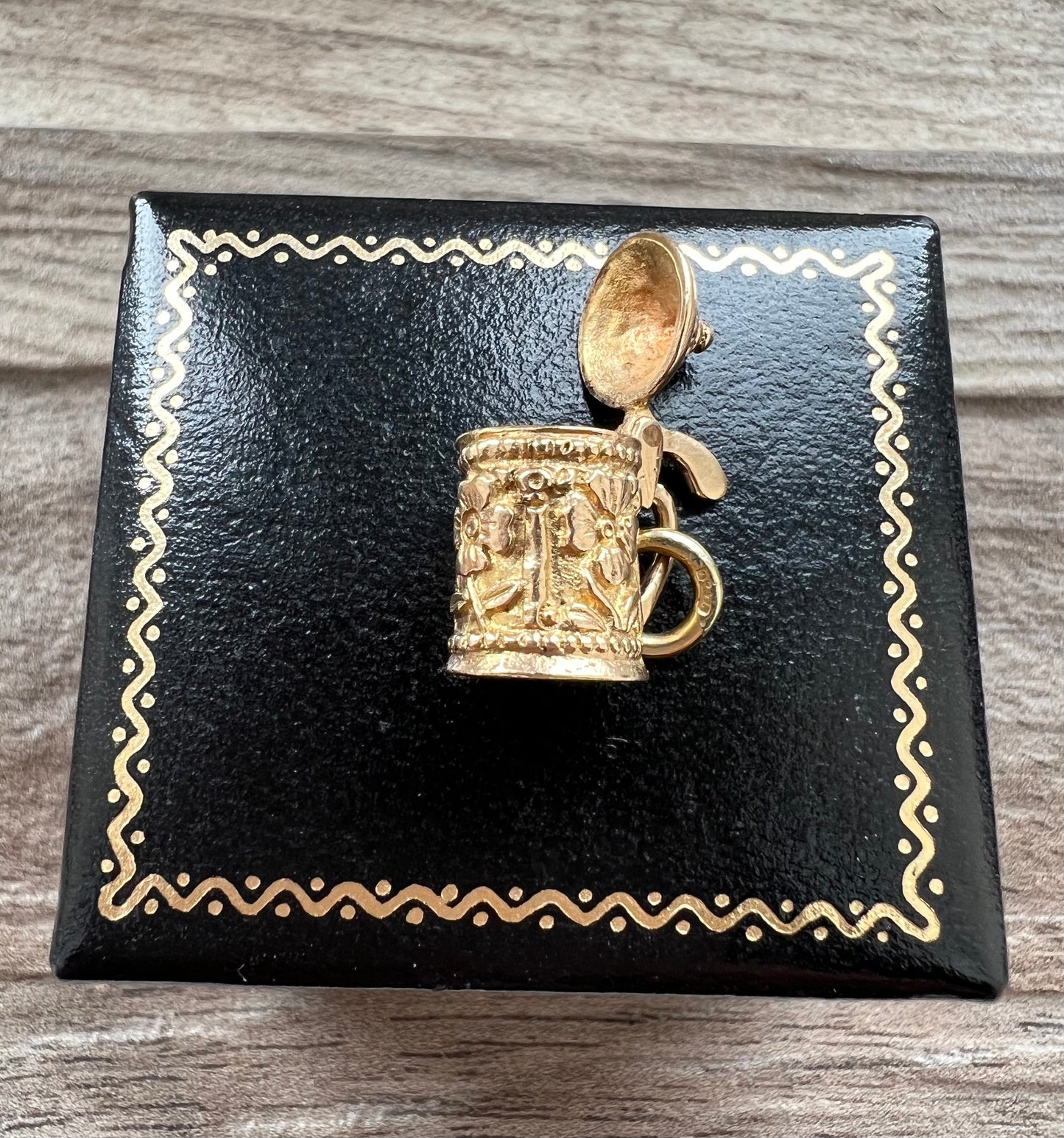 Vintage 9ct Gold Opening Beer Stein Charm