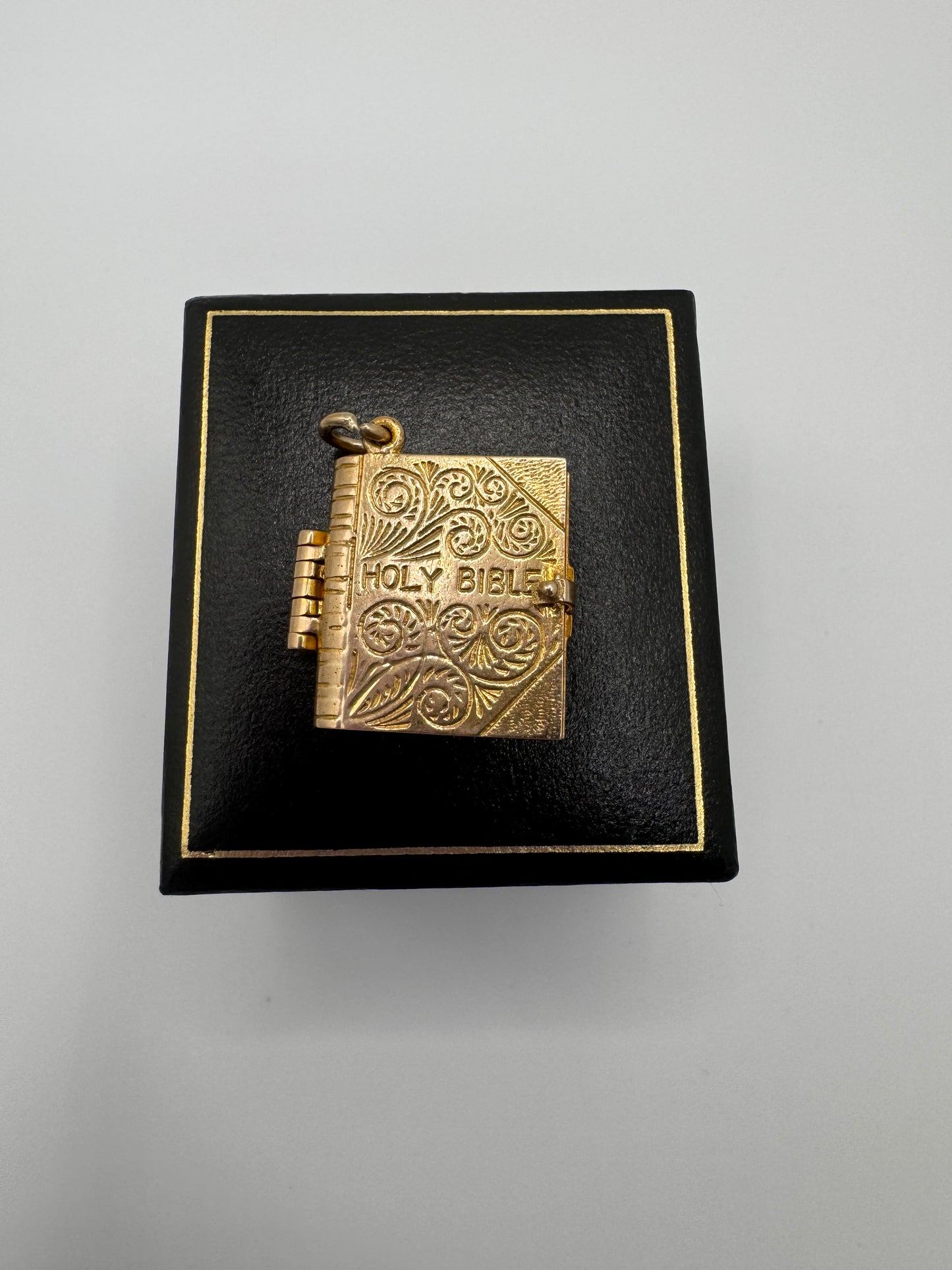 Large Vintage Opening 9ct Gold Bible Charm