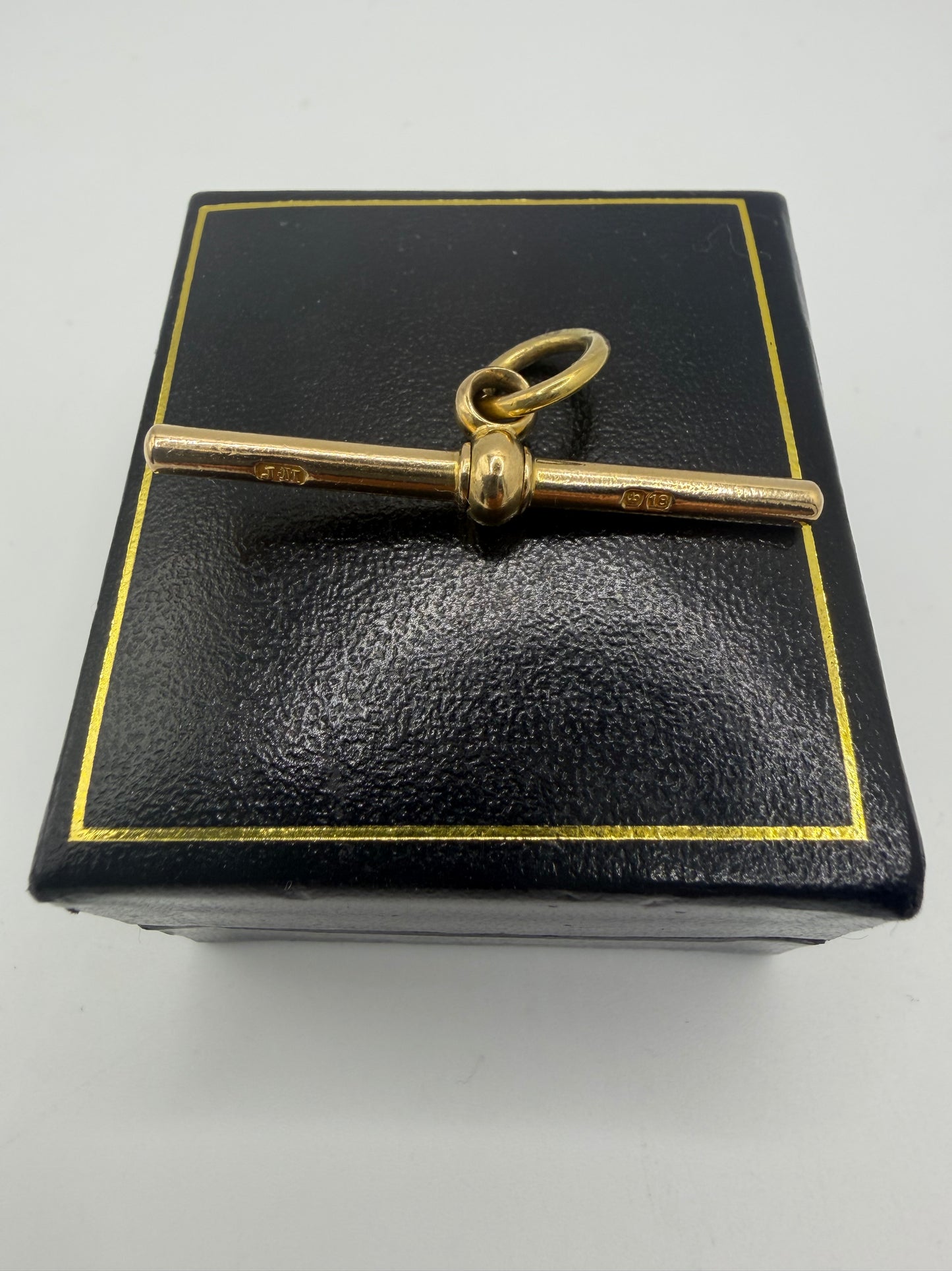 Antique 18ct Gold Swivel T-bar