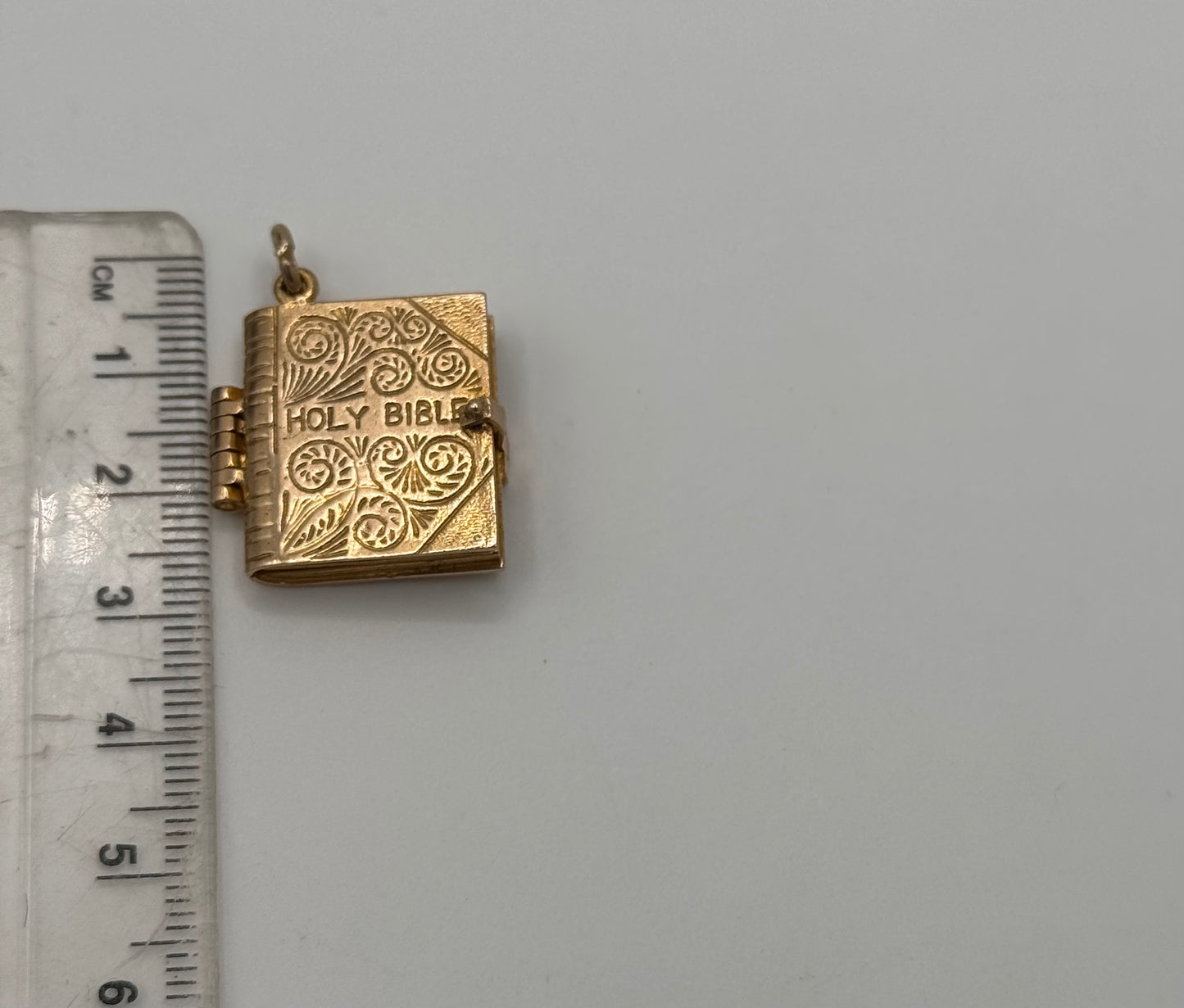 Large Vintage Opening 9ct Gold Bible Charm