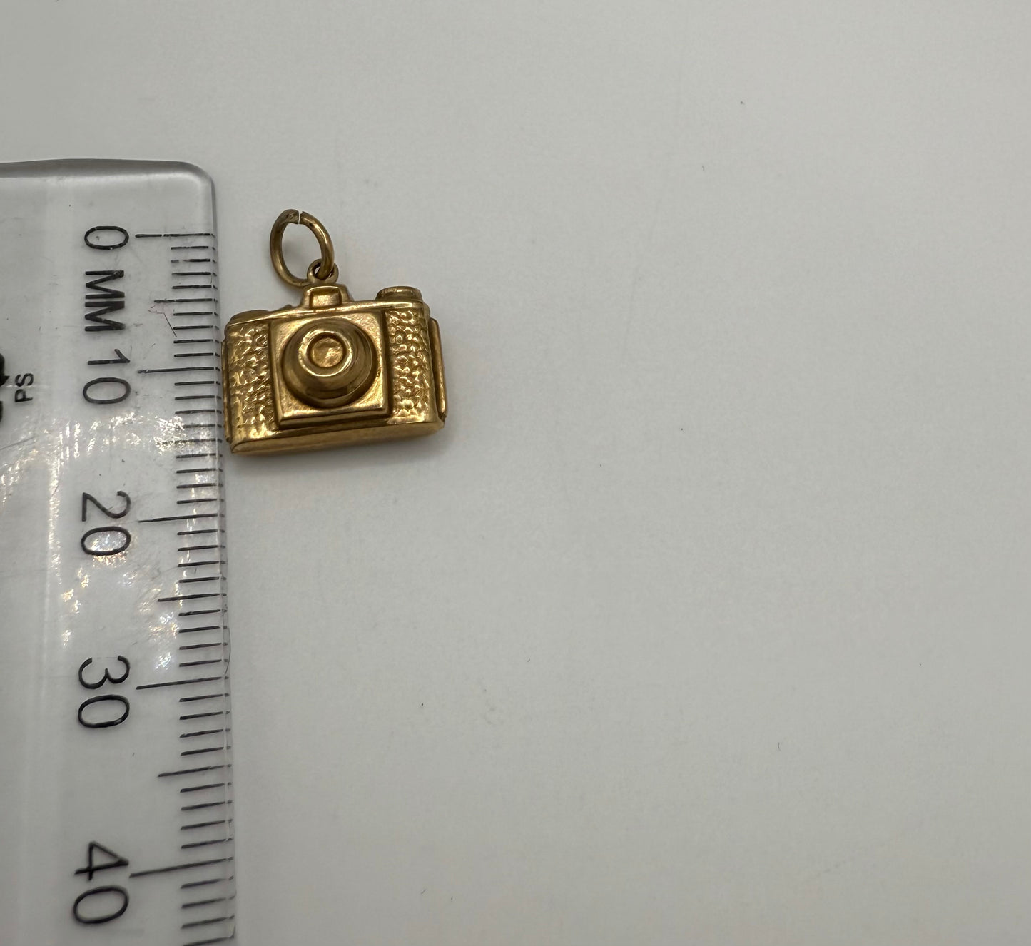 Vintage 9ct Gold Camera Charm