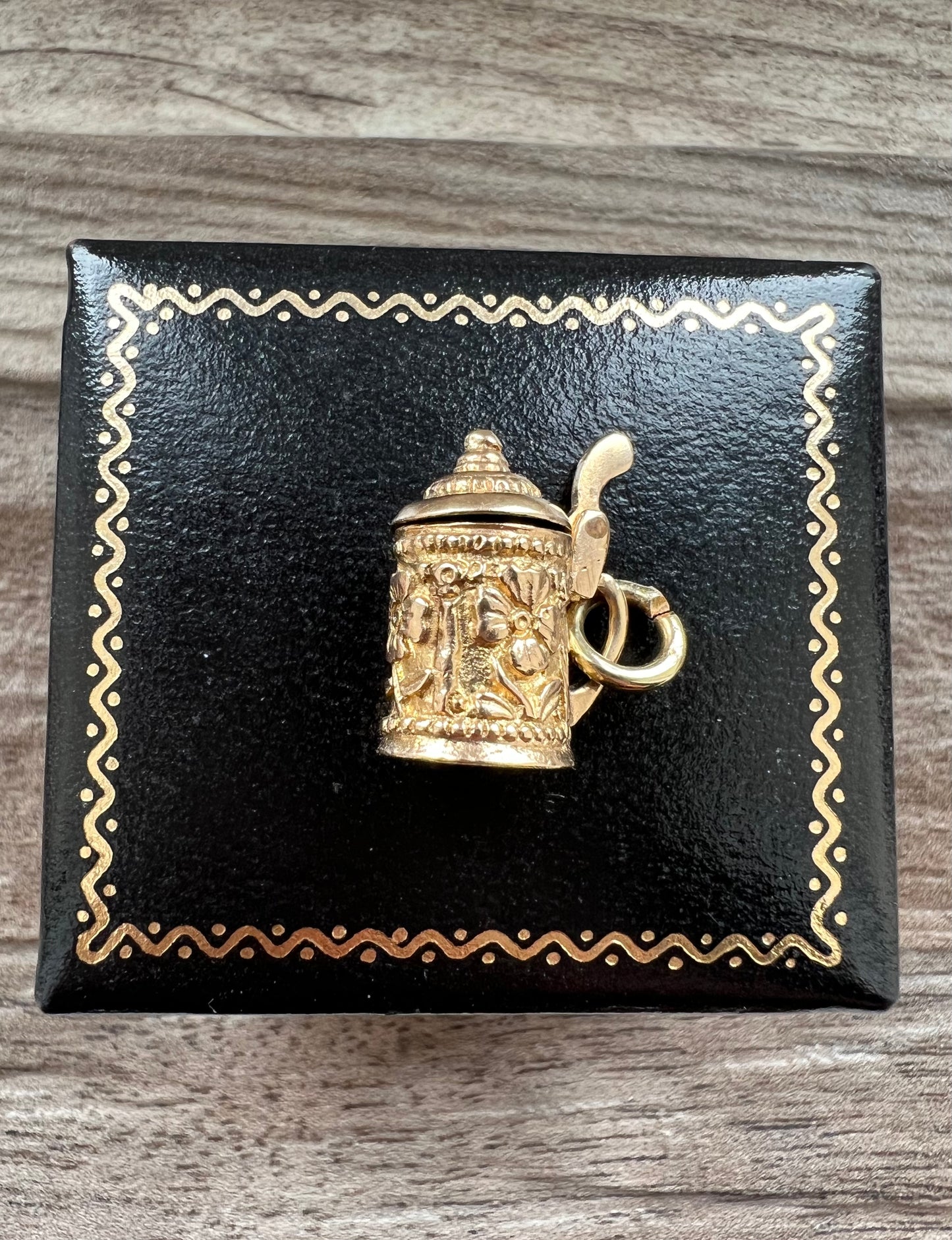 Vintage 9ct Gold Opening Beer Stein Charm