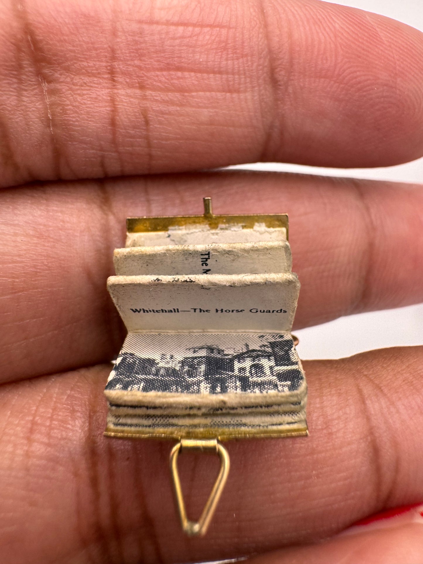 Vintage 9ct Gold Opening London Picture Book Charm