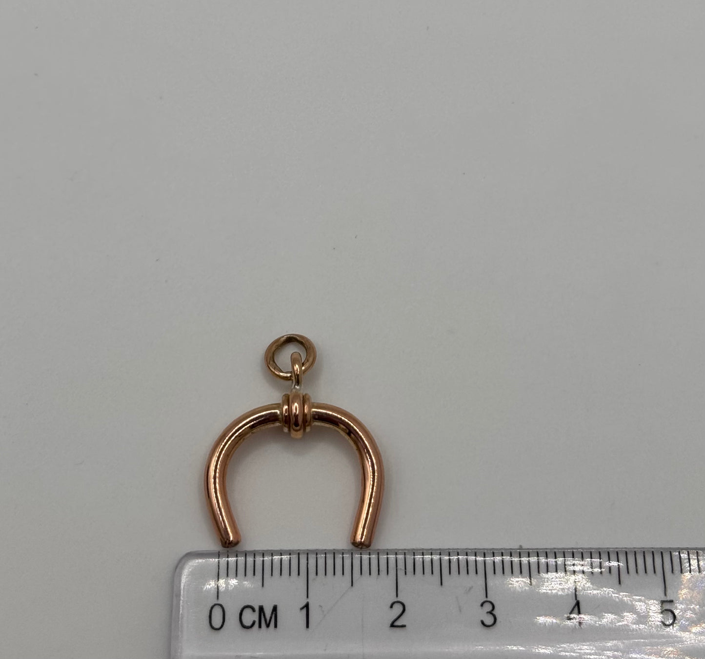 9ct Gold T-bar Horseshoe Pendant