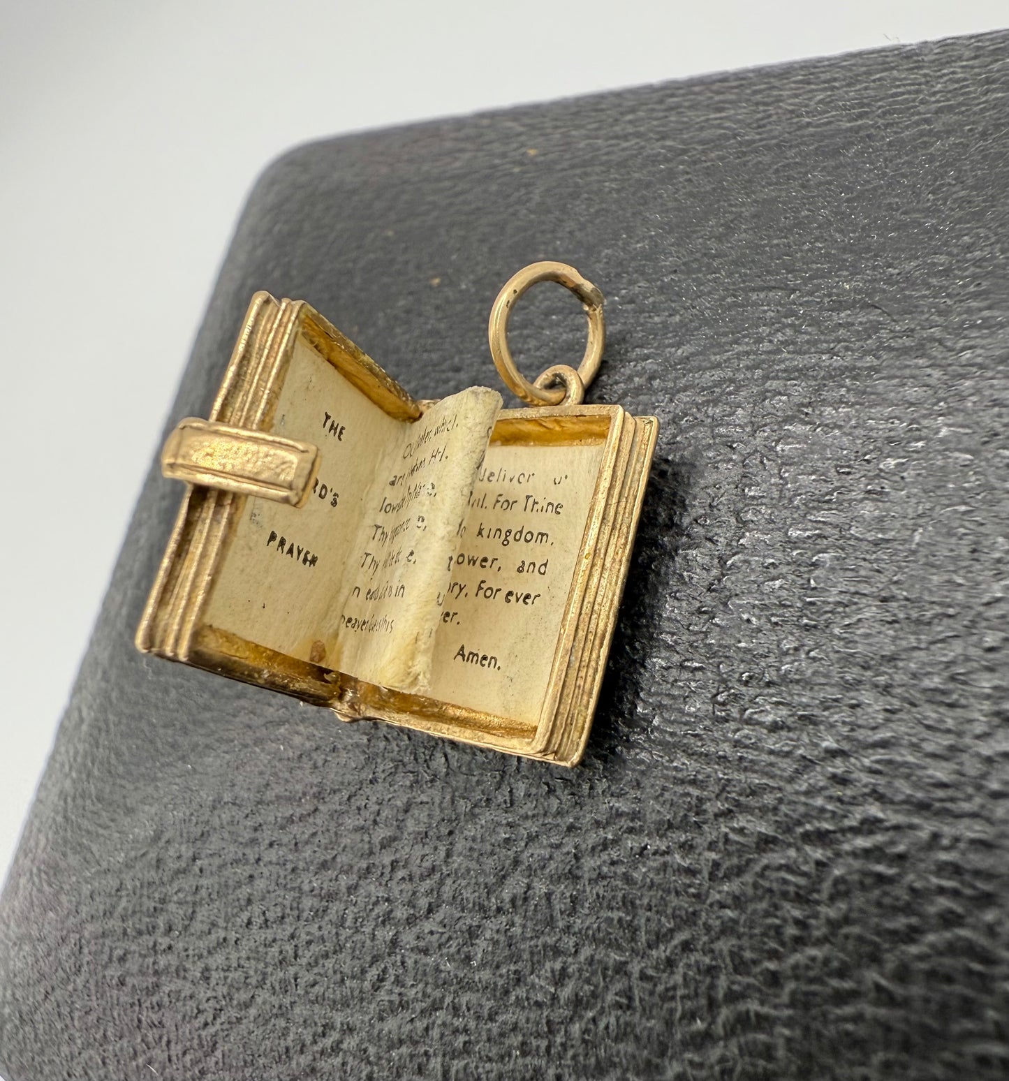 Vintage 9ct Gold Opening Bible Charm