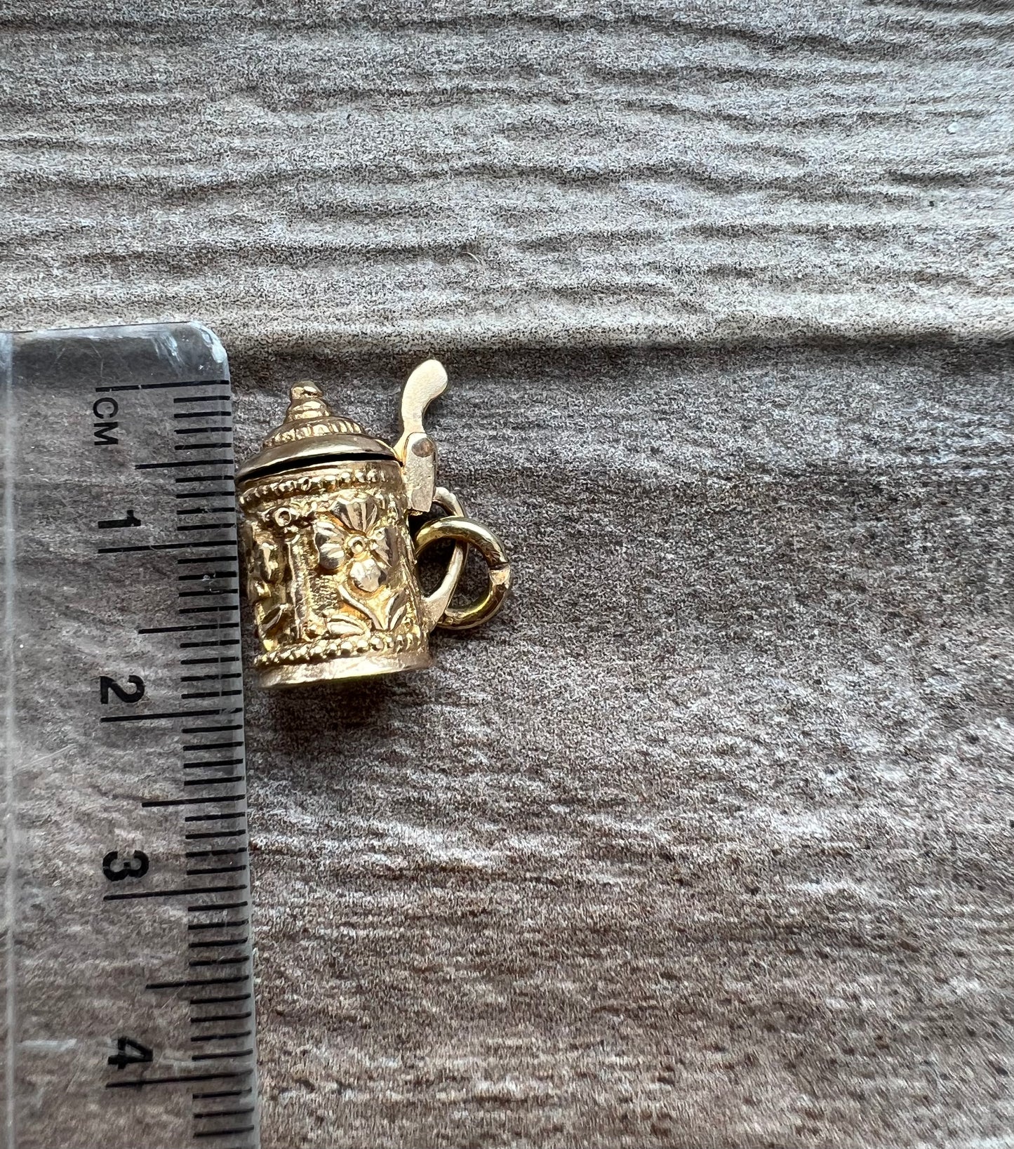 Vintage 9ct Gold Opening Beer Stein Charm