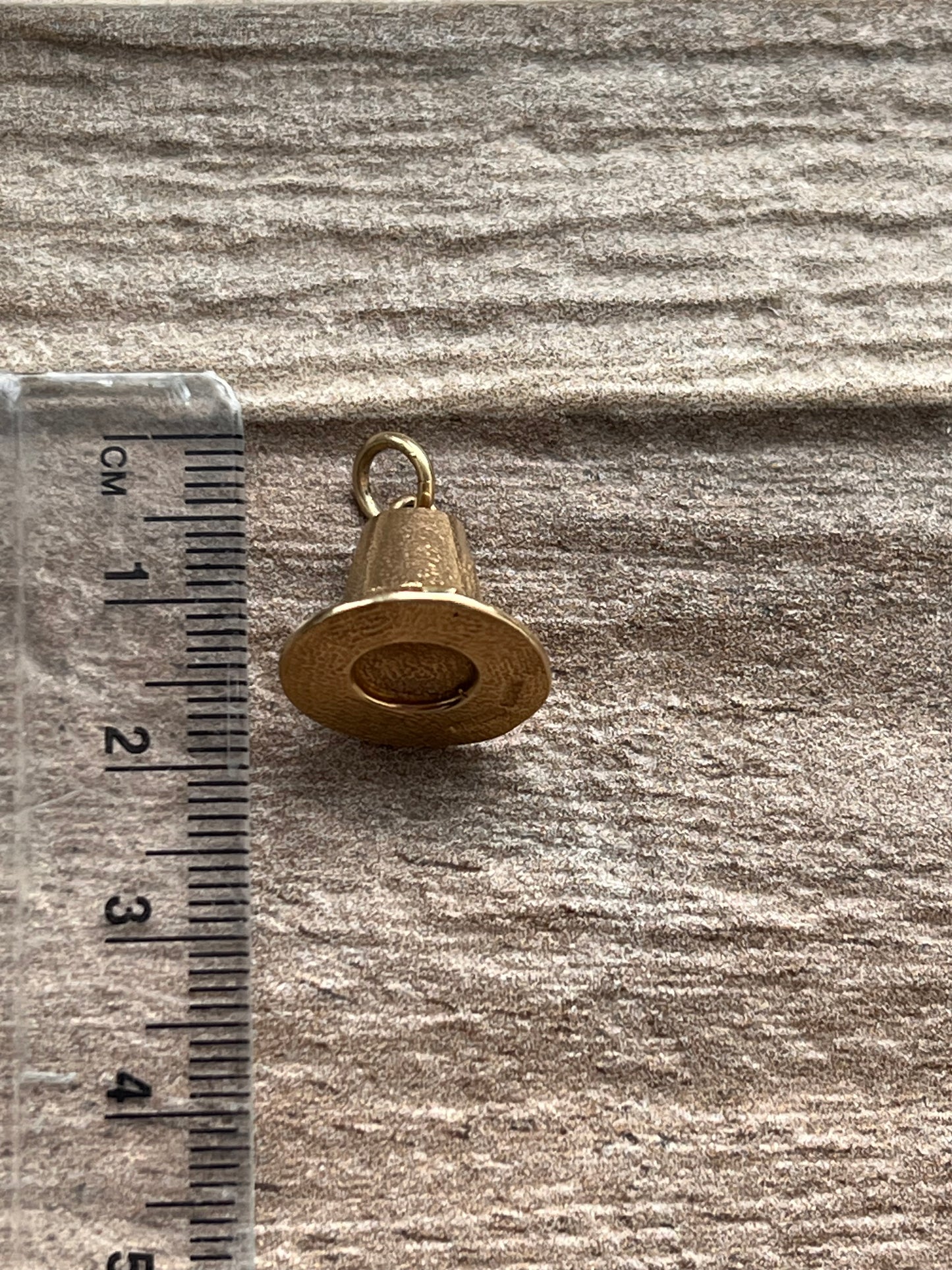 Vintage 9ct Gold Opening Top Hat Charm