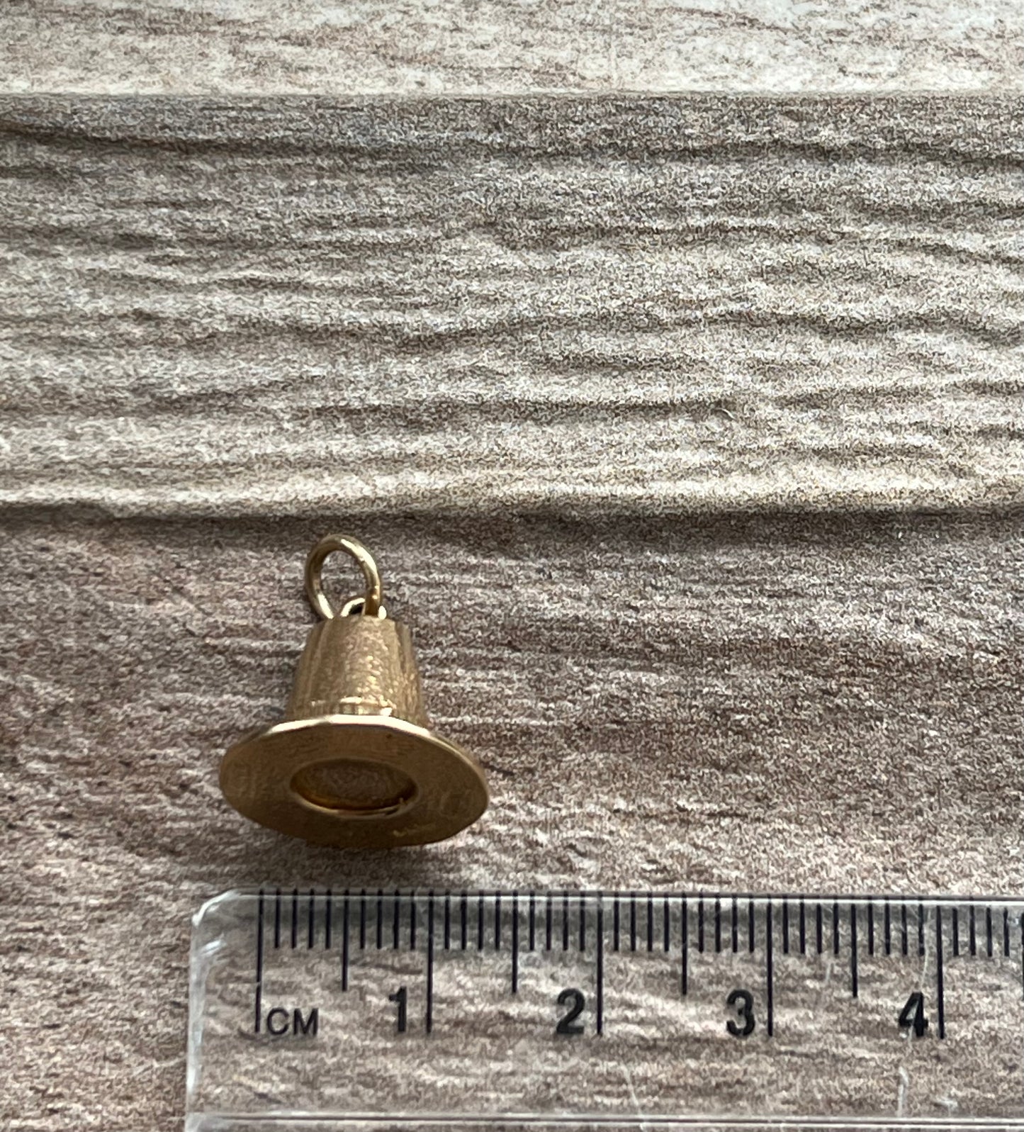 Vintage 9ct Gold Opening Top Hat Charm