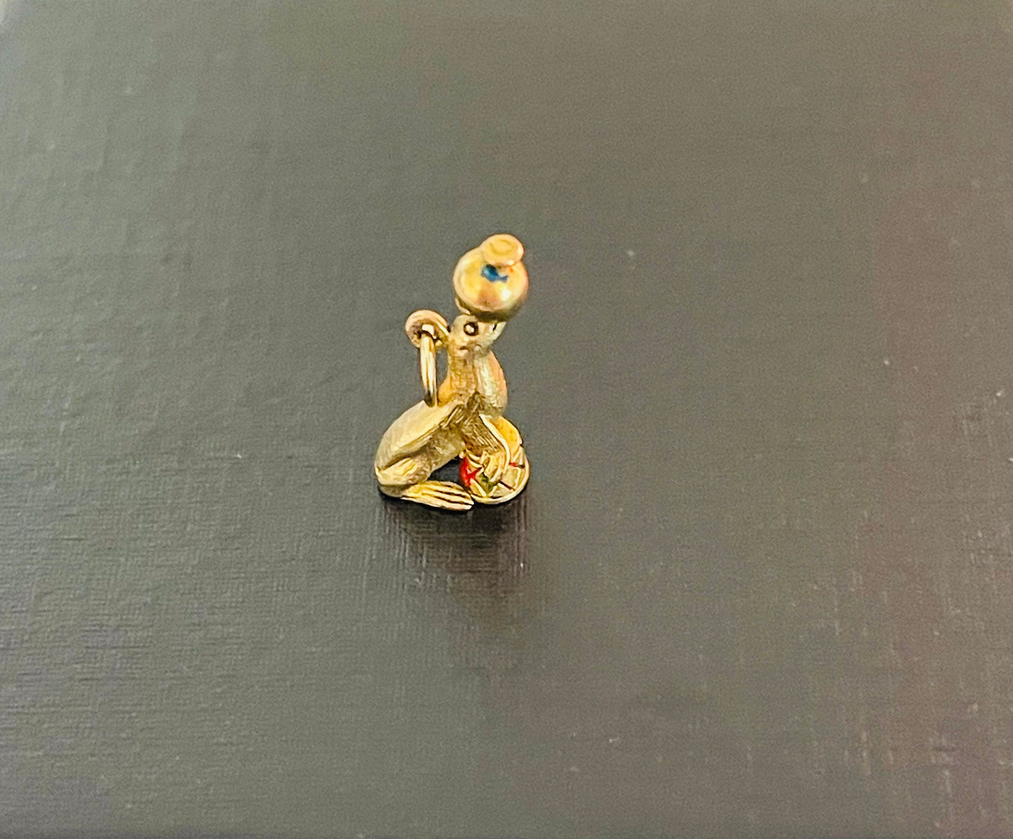 9ct Gold Vintage Sea Lion Charm Pendant