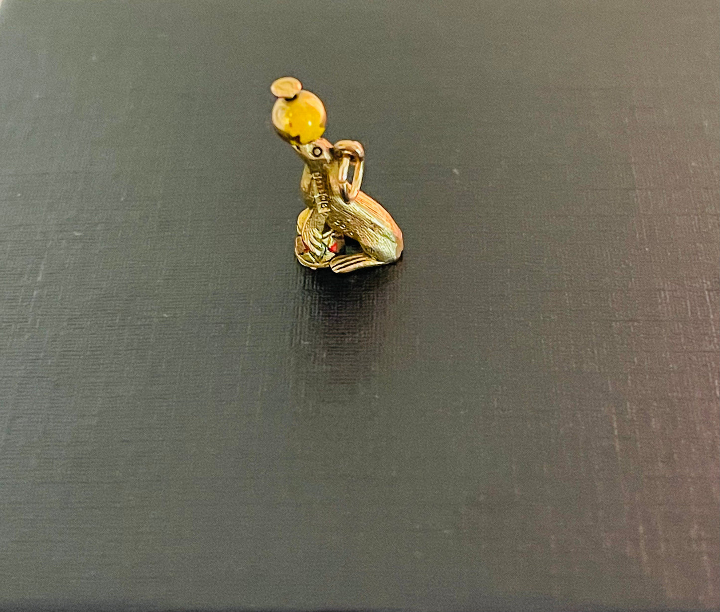 9ct Gold Vintage Sea Lion Charm Pendant