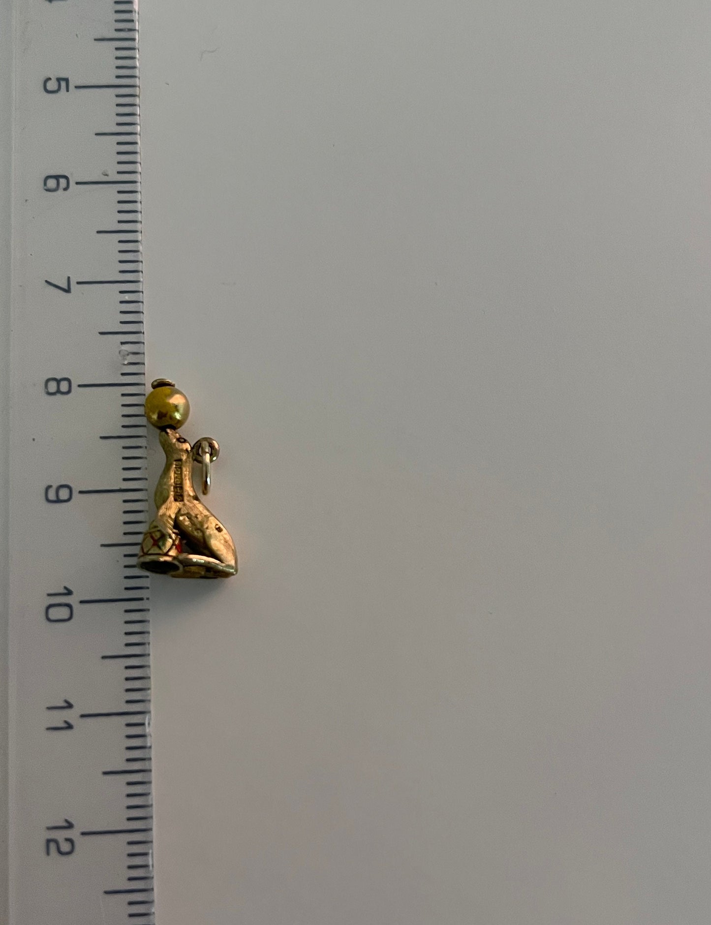 9ct Gold Vintage Sea Lion Charm Pendant