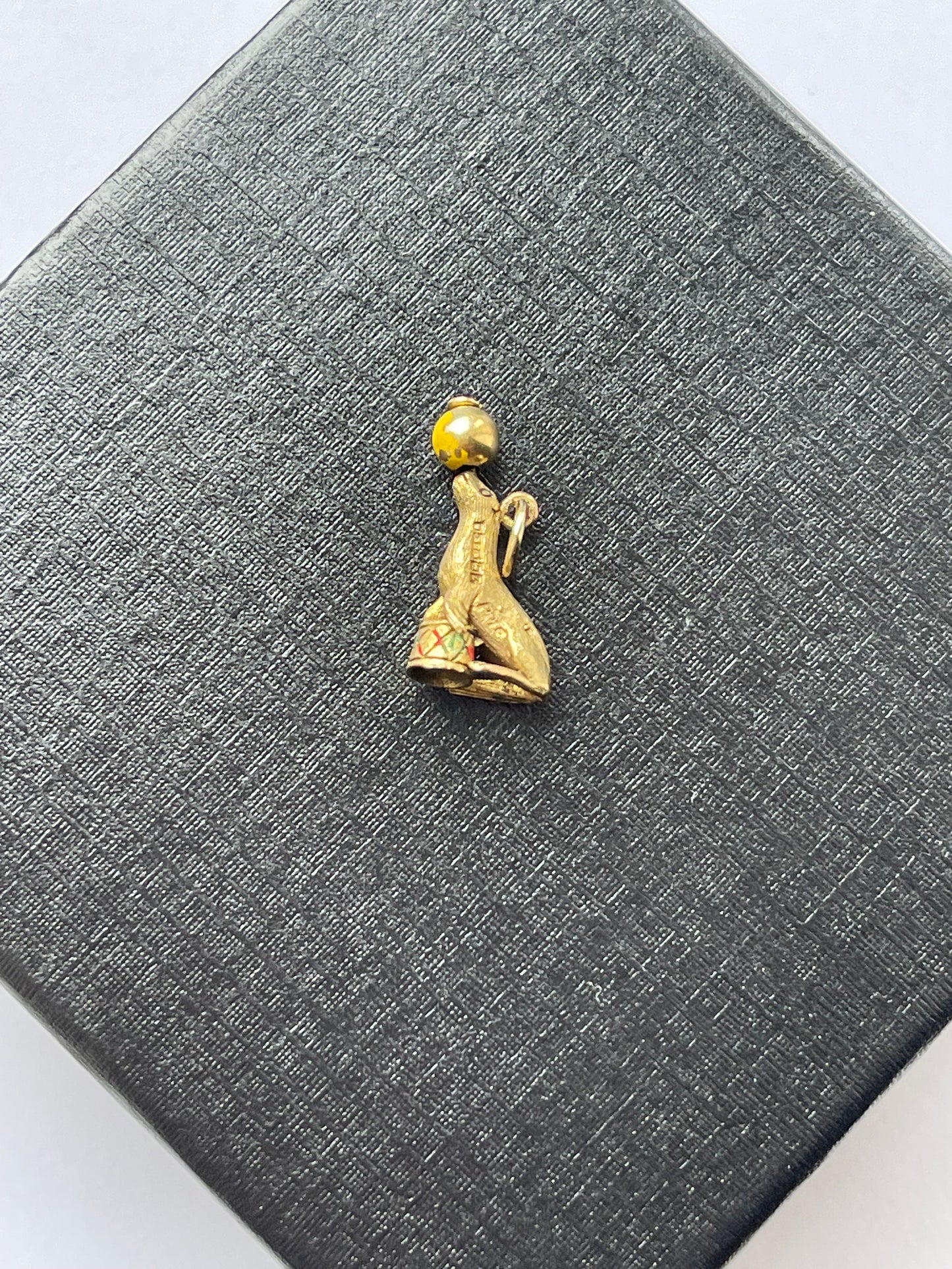 9ct Gold Vintage Sea Lion Charm Pendant