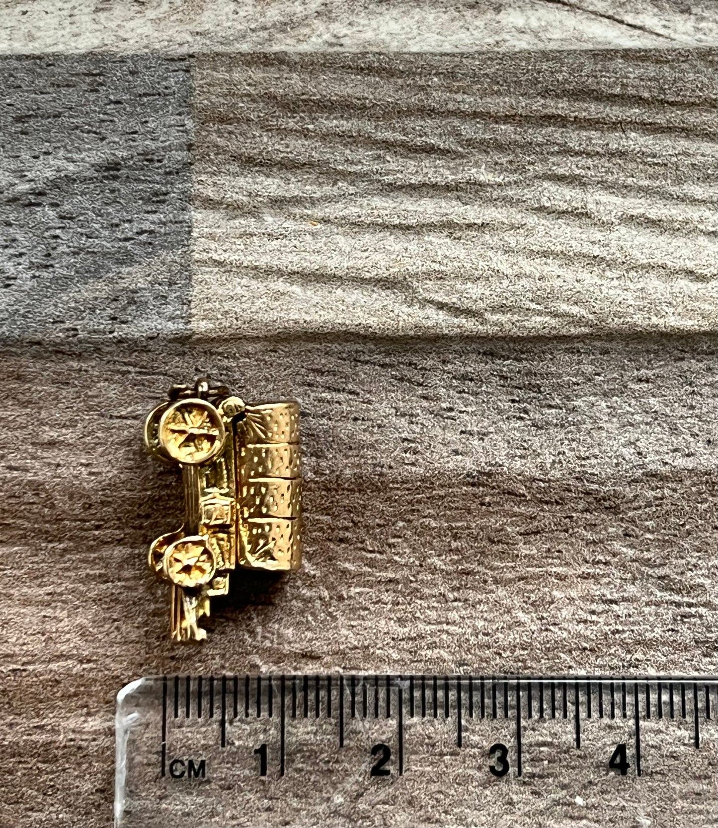 9ct Gold Vintage Opening Wagon Charm