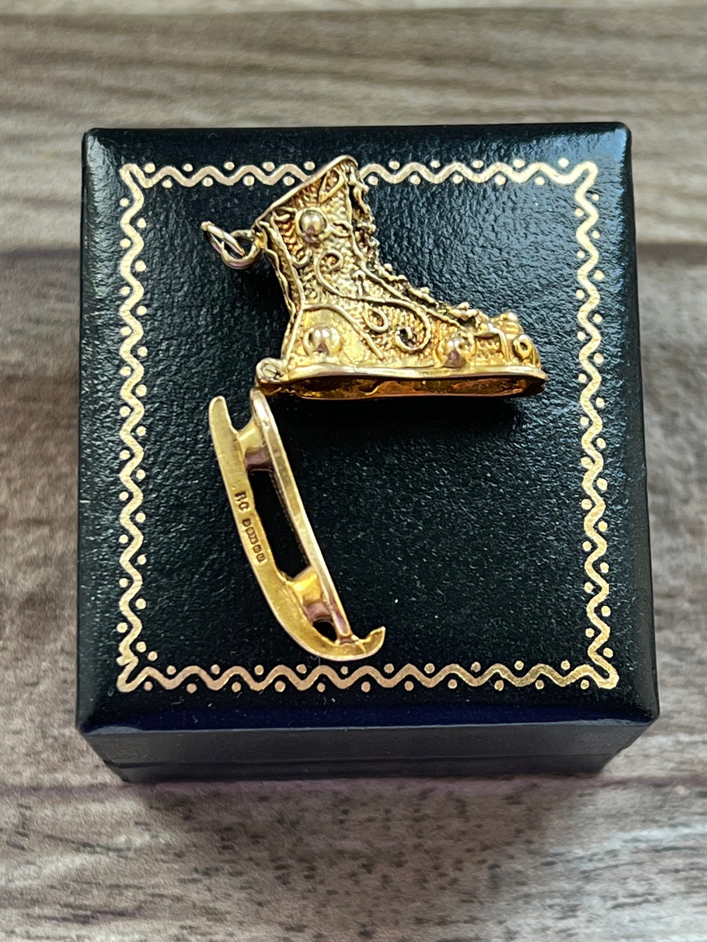 9ct Gold Vintage Ornate Opening Ice Skating Boot Charm