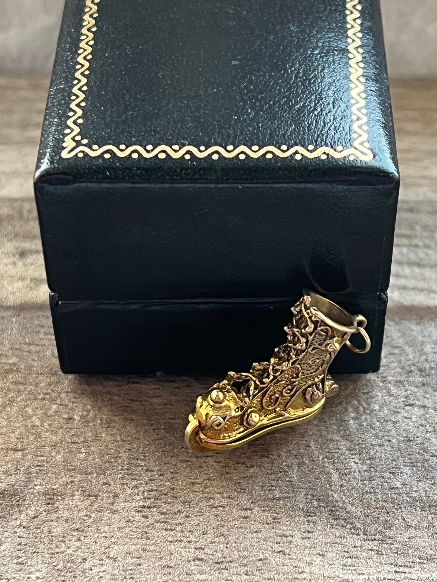 9ct Gold Vintage Ornate Opening Ice Skating Boot Charm