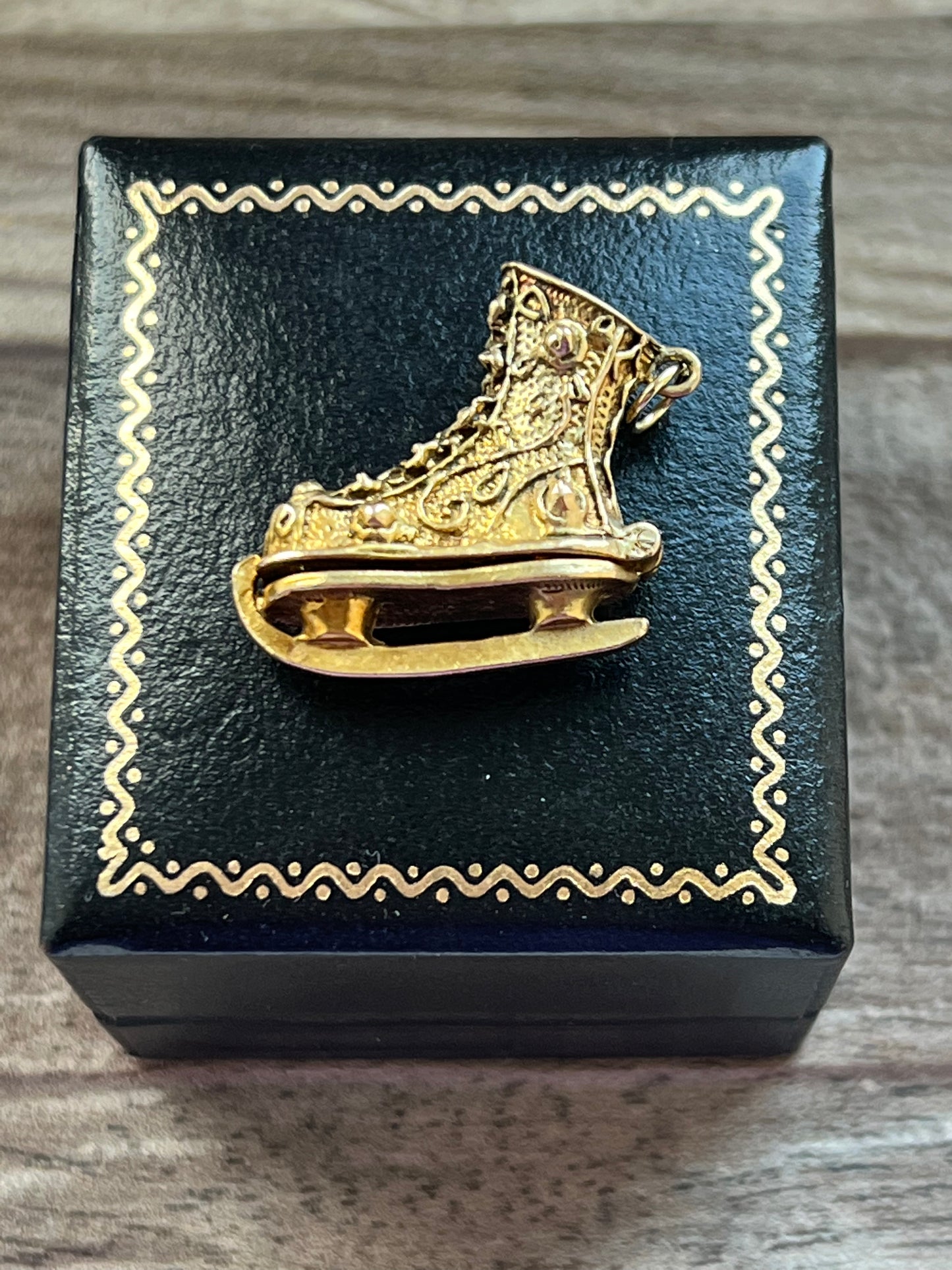 9ct Gold Vintage Ornate Opening Ice Skating Boot Charm