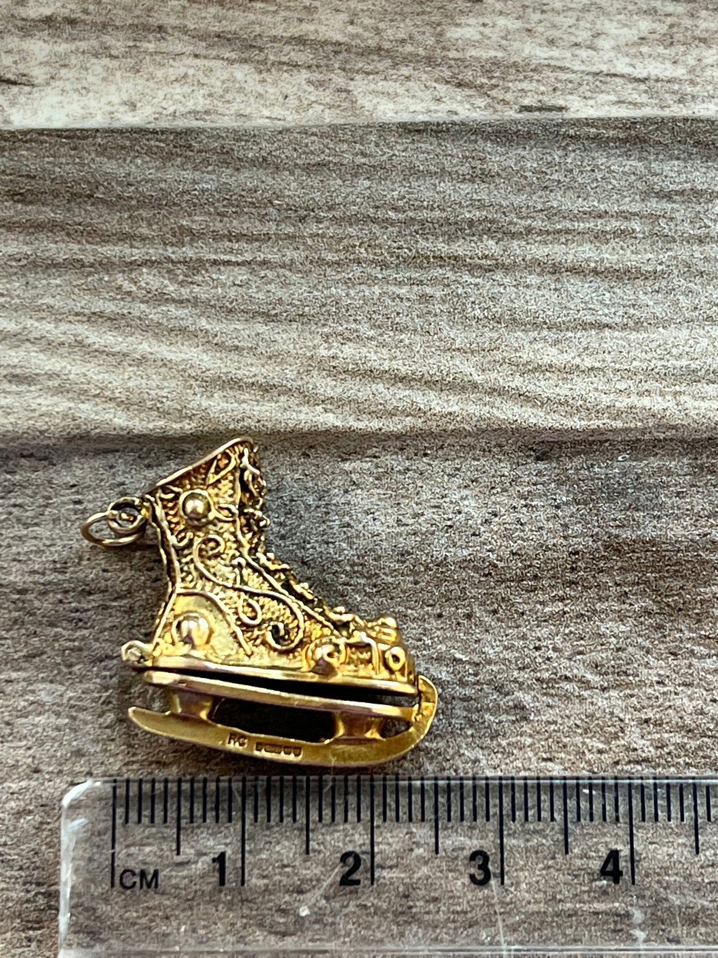 9ct Gold Vintage Ornate Opening Ice Skating Boot Charm