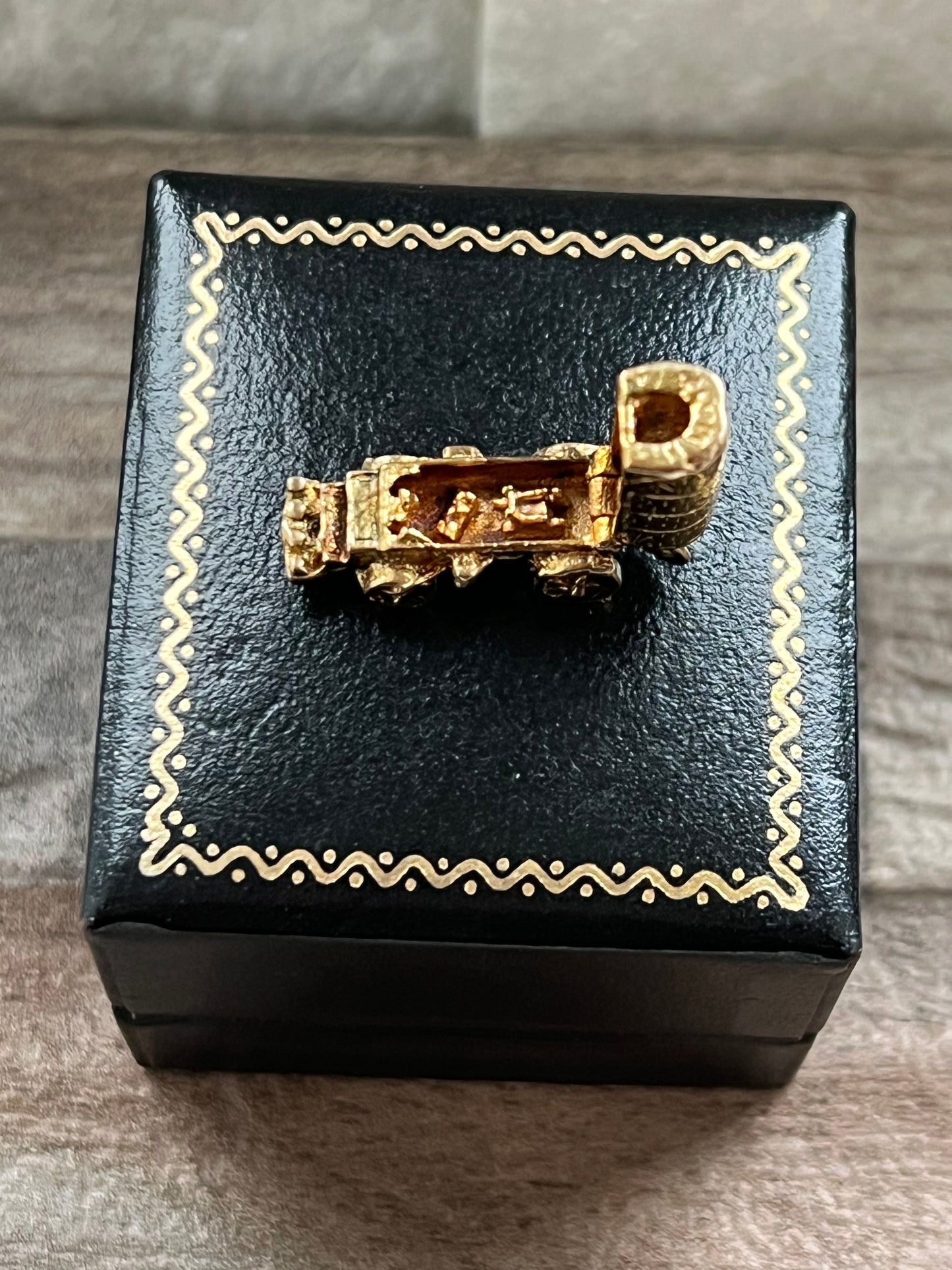 9ct Gold Vintage Opening Wagon Charm