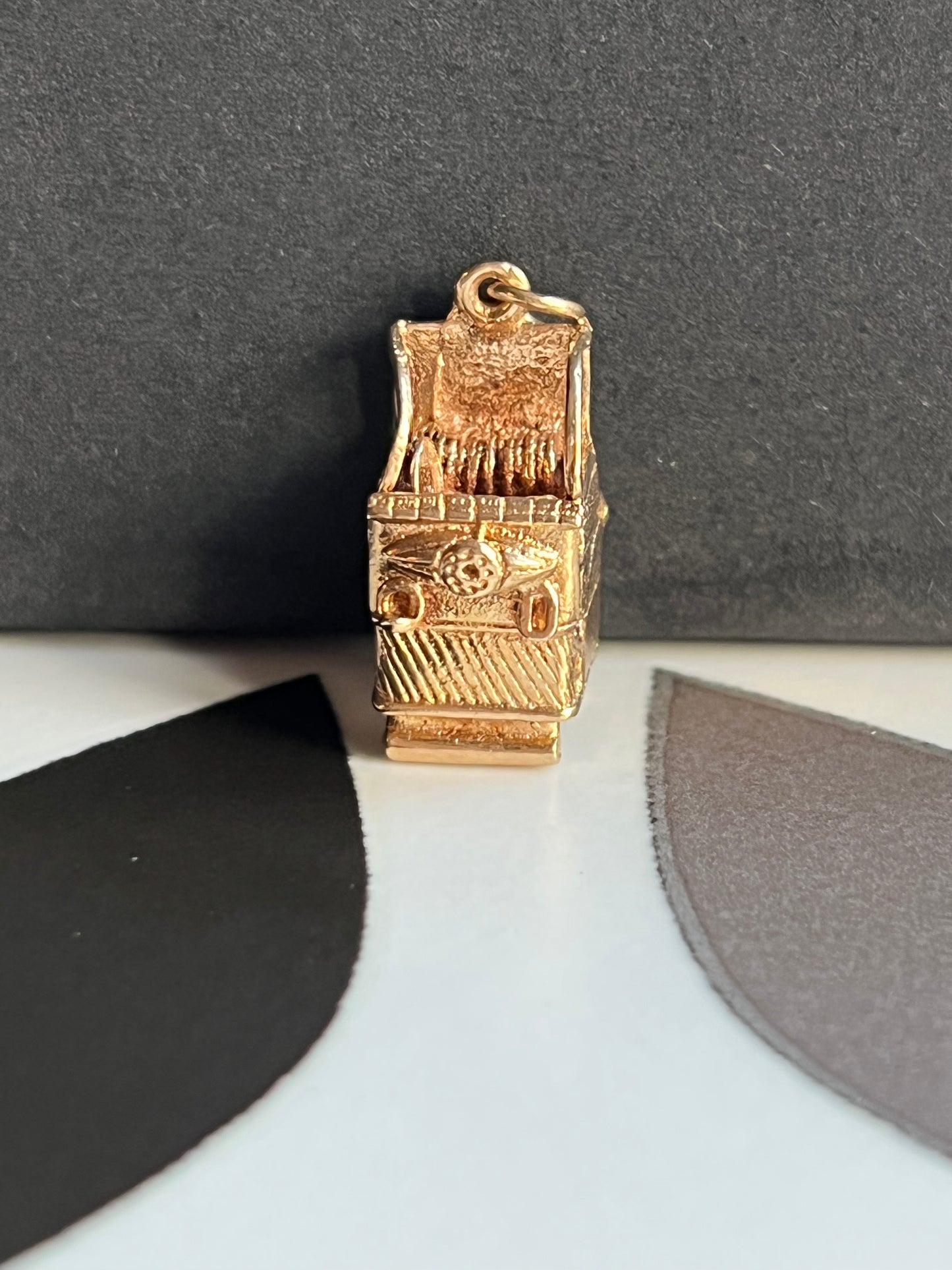 9ct Gold Vintage Opening Jukebox Record Player Charm