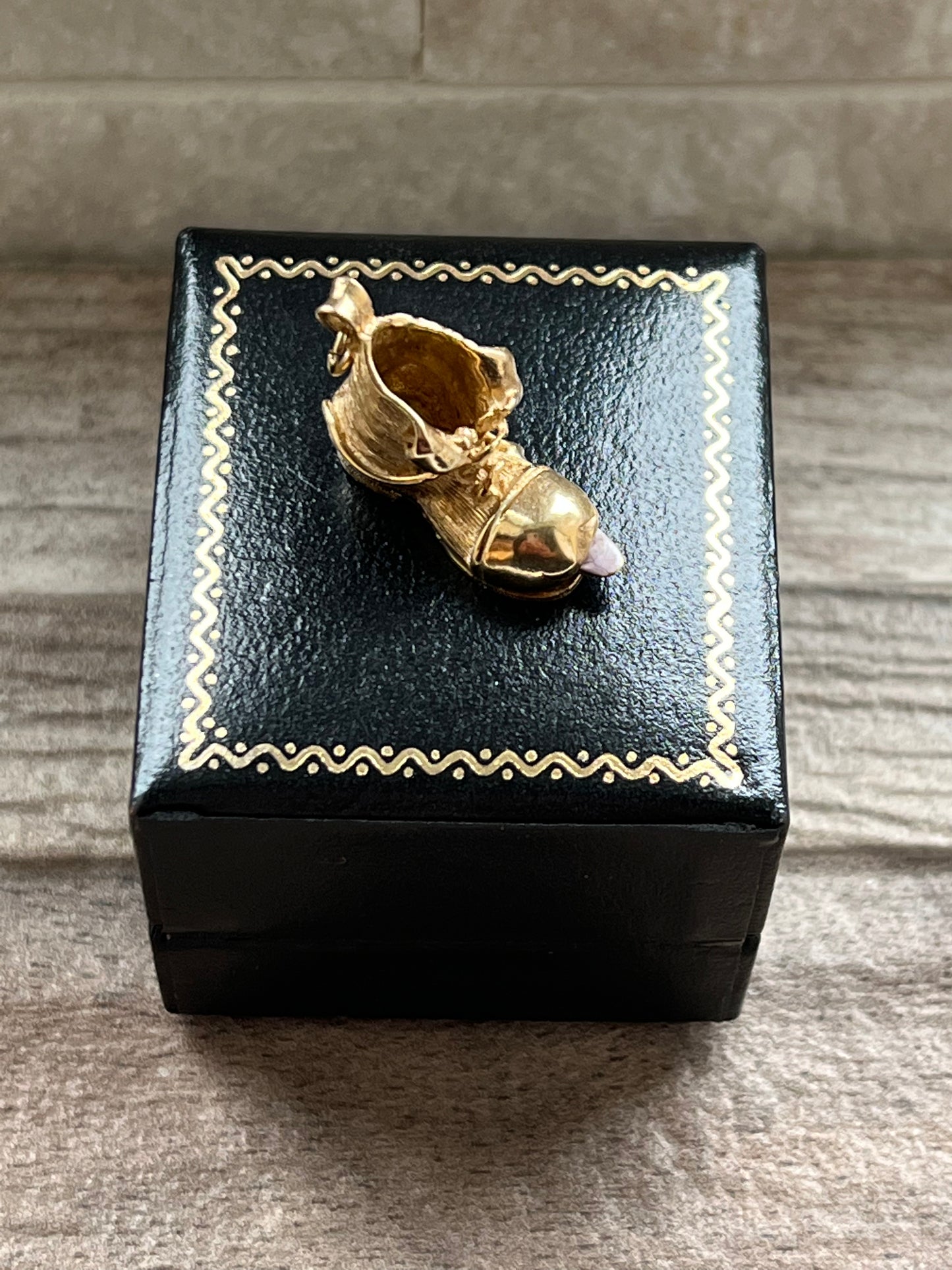 Large 9ct Gold Vintage Talking Boot Charm GJLD