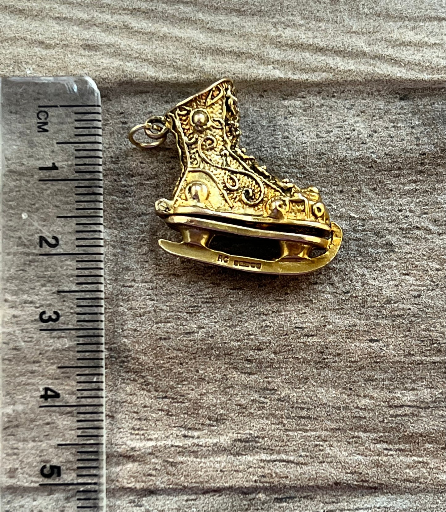 9ct Gold Vintage Ornate Opening Ice Skating Boot Charm